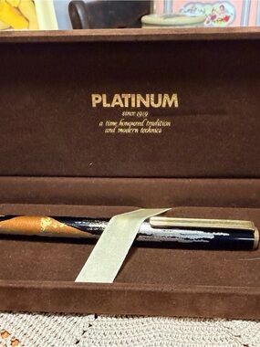 Authentic Platinum Kanazawa-Haku Gold Leaf Fountain Pen Red Mt Fuji
